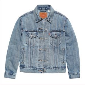 Levi’s trucker jacket